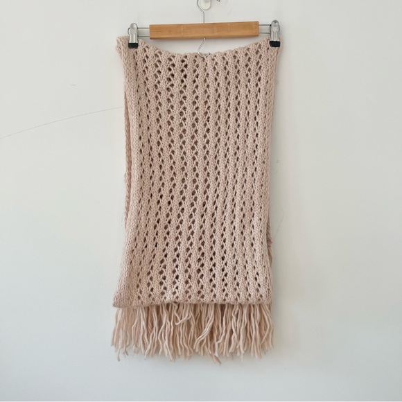 NWT Abercrombie and Fitch Light Pink Blush Knitted Fringe Scarf Long Wool Blend - Picture 7 of 8